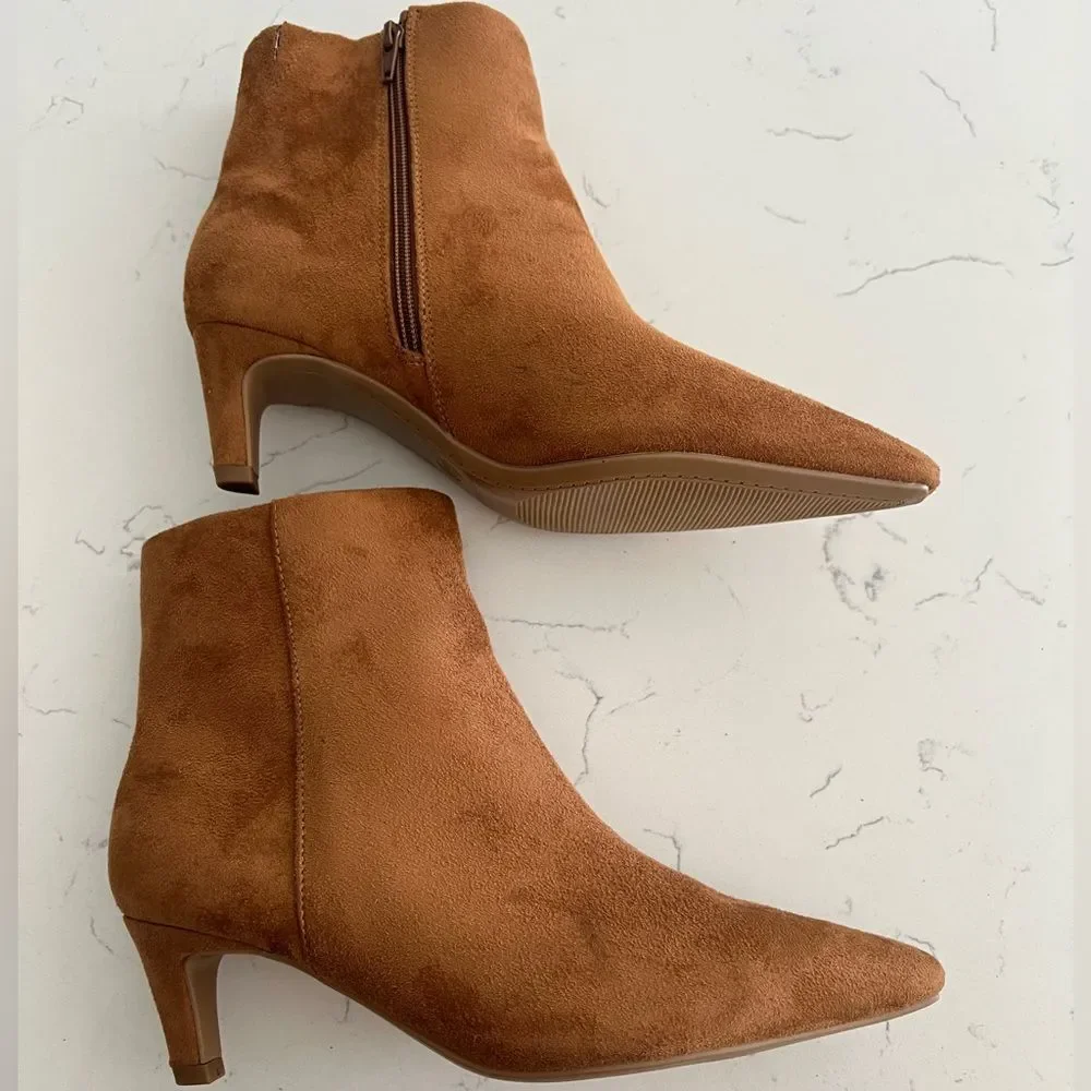 Universal Thread Faux sued boots size 10
